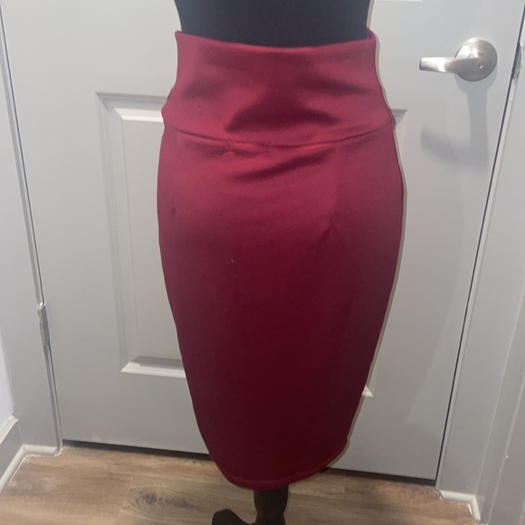 Burgundy skirt - Picture 5 of 5